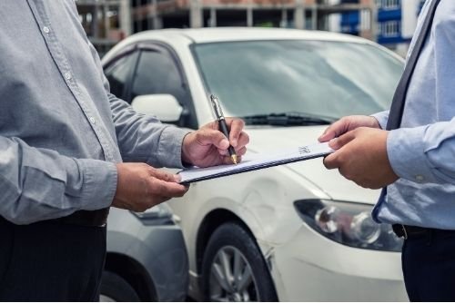 أساسيات فحص السيارة قبل الشراء: ما يجب أن تعرفه قبل توقيع العقد