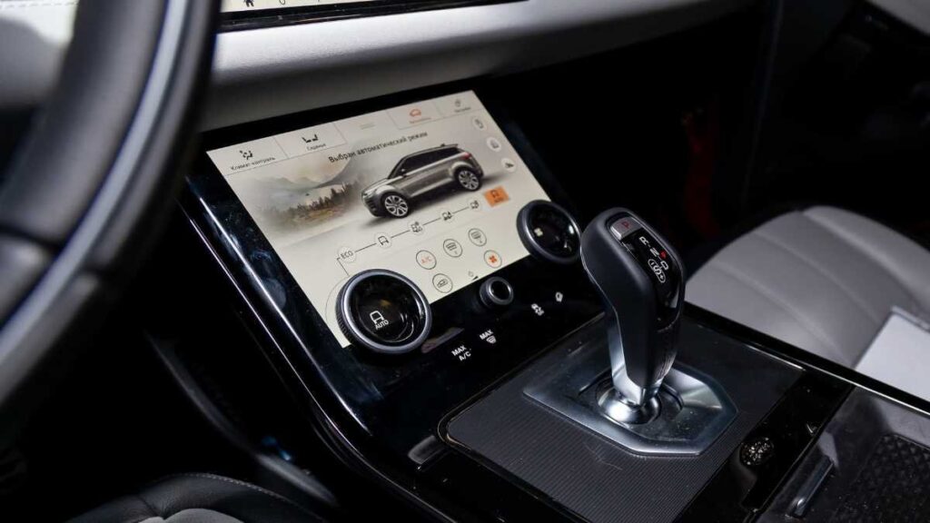 How Does the Range Rover Plug-In Hybrid Work?