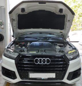 A/C system pressure testing on a 2018 Audi Q7 at DAS Center Dubai
